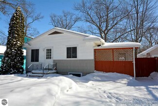 1121 Santo St, Traverse City, MI 49686