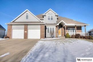 9932 S 100th St, La Vista, NE 68128