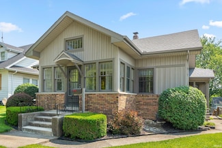 220 N Line St, Churubusco, IN 46723