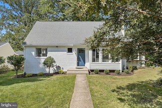 492 N Latham St, Alexandria, VA 22304