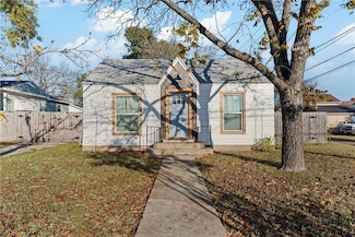 609 W 6th St, Mc Gregor, TX 76657