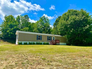 25 Fairway Ave, Newport, NH 03773