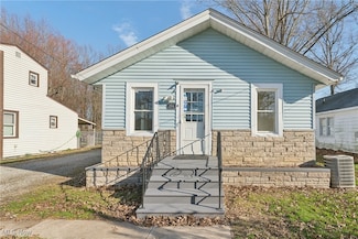 254 Oakwood St, Elyria, OH 44035