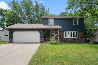 3849 Gresham Way N, Saint Paul, MN 55128