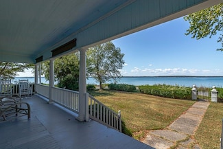 218 Fleeton Point Cir, Reedville, VA 22539