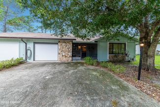 17 Lakepoint Cir, Port Orange, FL 32128