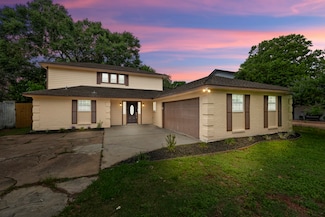 1819 Redwood Ct, Sugar Land, TX 77498