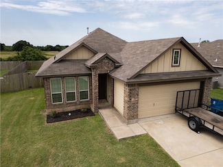 833 Mockingbird St, Navasota, TX 77868