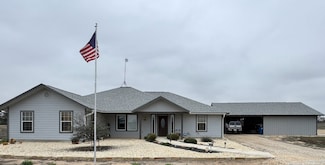 1185 County Road 7718, Devine, TX 78016