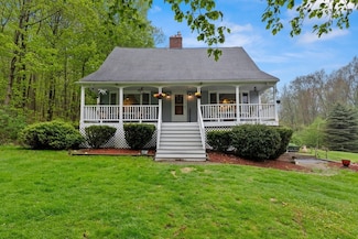 52 Center St, Groveland, MA 01834
