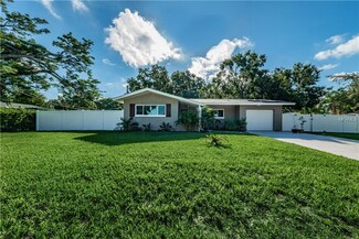 501 Oakwood Dr, Dunedin, FL 34698