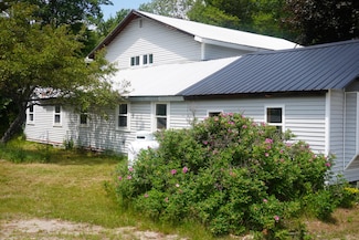 1047 Valley Rd, Waterford, ME 04088