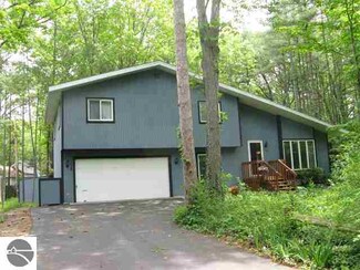 1120 Pine Needle Ln, Traverse City, MI 49686