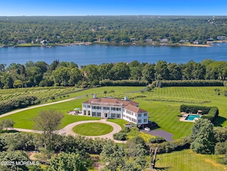 713 Navesink River Rd, Red Bank, NJ 07701