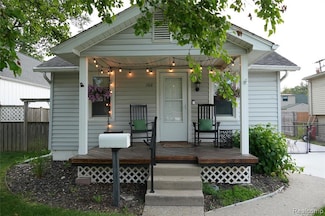 106 S Marias Ave, Clawson, MI 48017