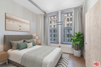 215 W 7th St Unit 910, Los Angeles, CA 90014