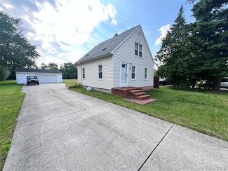 1063 Minnesota Rd, Troy, MI 48083