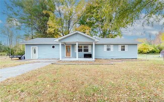 490 S Shady Ln, Austin, IN 47102