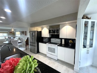 13700 SW 14th St Unit D412, Pembroke Pines, FL 33027