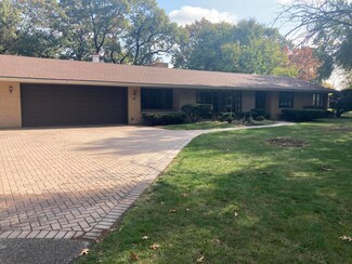 303 E Ridge Rd, Griffith, IN 46319
