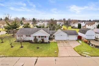 911 Moonstone Dr, Amherst, OH 44001