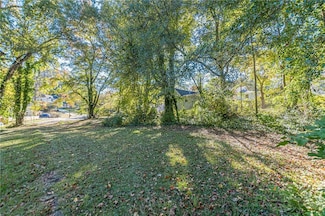 437 Oak Dr, Hapeville, GA 30354