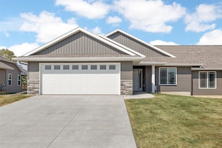 3011 Sequoia Dr SW, Cedar Rapids, IA 52404