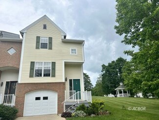 24 Westfield Place, Athens, OH 45701