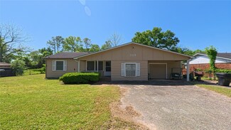 7518 S Finch Cir, Houston, TX 77028