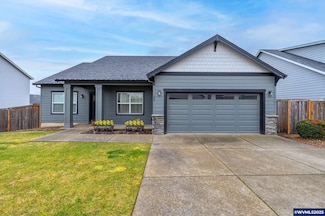 327 SW Mount Saint Helens St, McMinnville, OR 97128