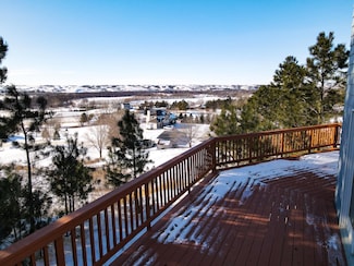40 Rolling Hills Dr, Minot, ND 58703