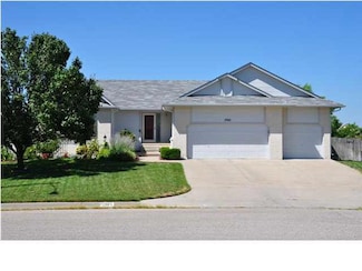 2901 N Parkwood Ln, Wichita, KS 67220