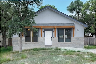 1547 Bonnyview Dr, Canyon Lake, TX 78133