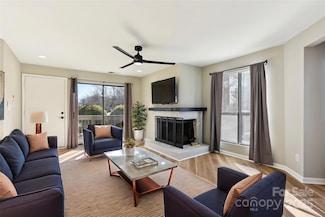 8103 Cedar Glen Dr, Charlotte, NC 28212