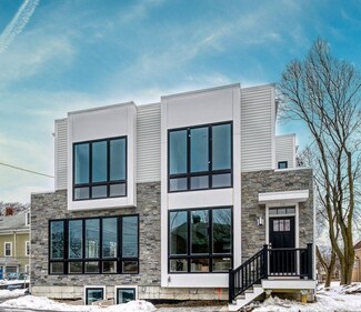 89 Crafts St Unit 89, Newton, MA 02458