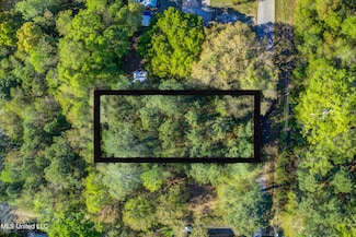 2205 S 17th St, Ocean Springs, MS 39564