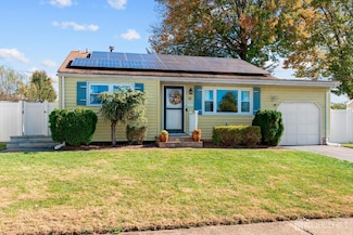 18 Bruce St, Old Bridge, NJ 08857