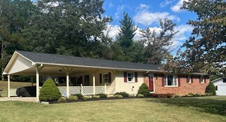 202 Parkway Dr, Scottsville, KY 42164