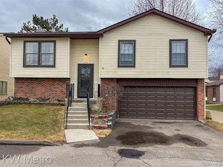2830 Roundtree Dr Unit 146, Troy, MI 48083