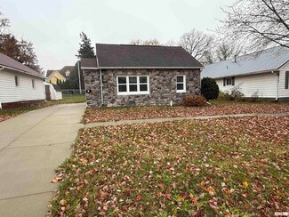 511 W 8th St, Tipton, IA 52772