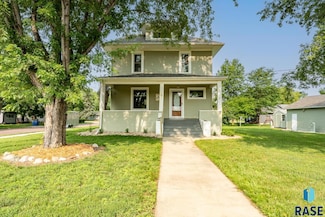 207 N Wicker St, Canton, SD 57013
