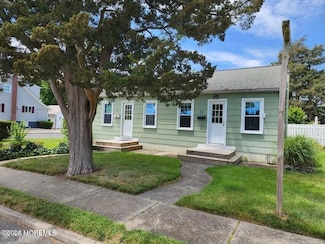 53 N Jackson Ave, Manasquan, NJ 08736