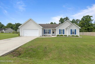 218 Deer Haven Dr, Richlands, NC 28574