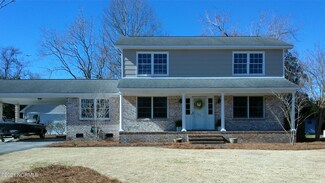 121 Tanbridge Rd, Wilmington, NC 28405