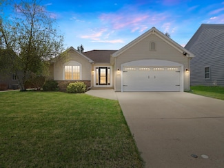 1537 Whitewater Dr, West Bend, WI 53095