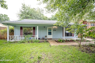 2713 N 6th St, Ocean Springs, MS 39564