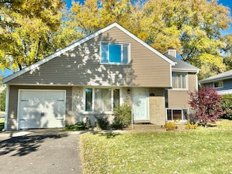 758 Maple Ave, Lisle, IL 60532