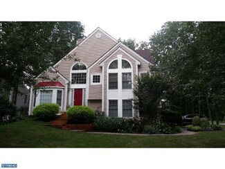 17 Elm St, Hopewell, NJ 08525