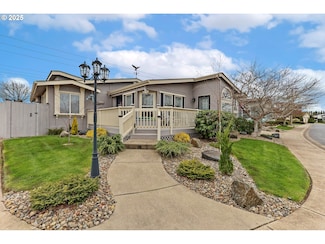 4055 Royal Ave Unit 136, Eugene, OR 97402