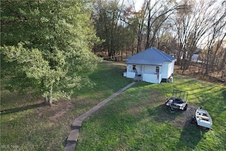 1402 1/2 16th St, Vienna, WV 26105